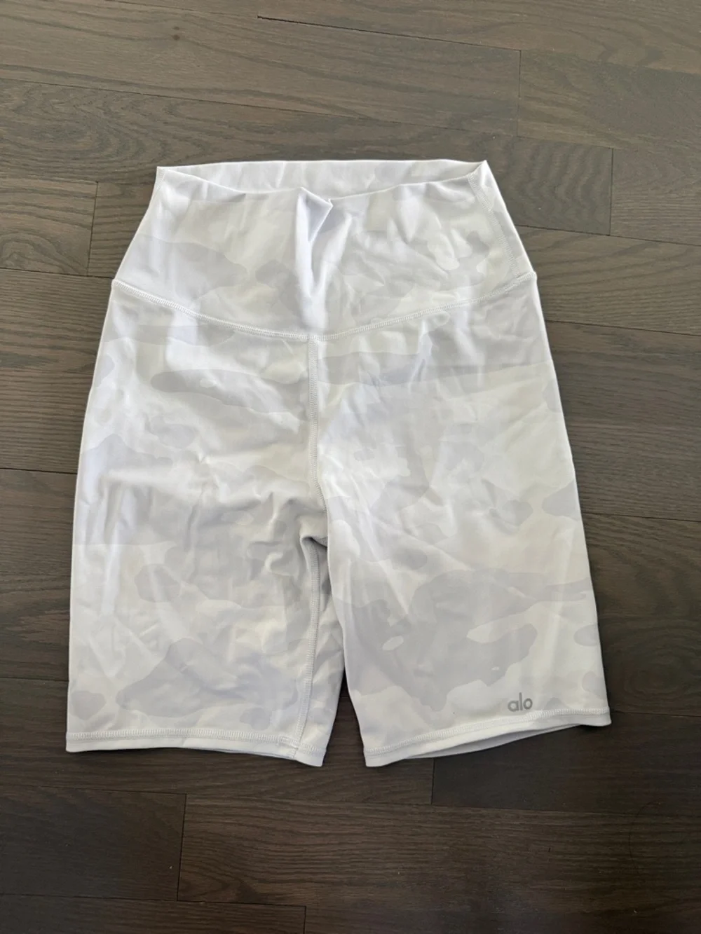 ALO Yoga Women's White Camo Athletic Bike Shorts